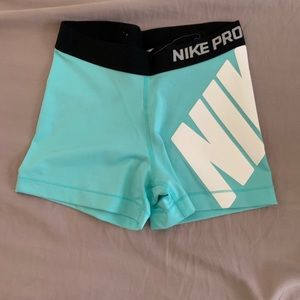 Like new Nike Pro shorts M